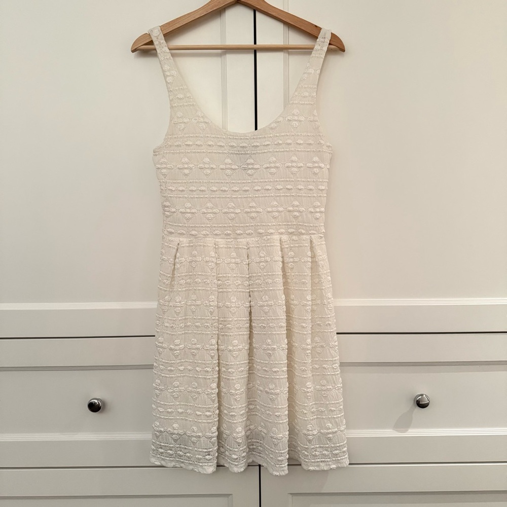 Aqua Stretch Fit & Flare White Cocktail Dress - like new!
